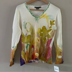 NWT Mechant Women’s Cream Fairy Flower Garden V-Neck Top Wearable Art Sz MEDIUM